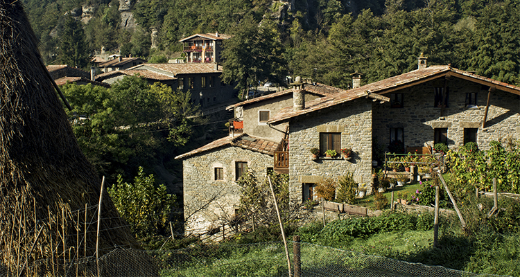 El acceso a la vivienda también tensiona al medio rural, según un estudio de la UOC y Holapueblo