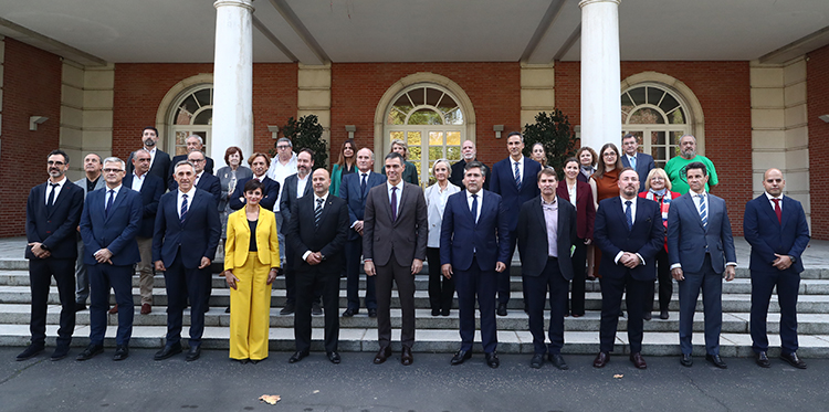 El presidente Pedro Sánchez se reúne con representantes del sector para abordar el acceso a la vivienda